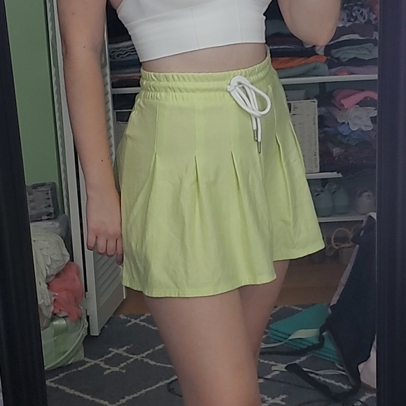 Junior’s Tennis Skirt - Picture 1 of 4